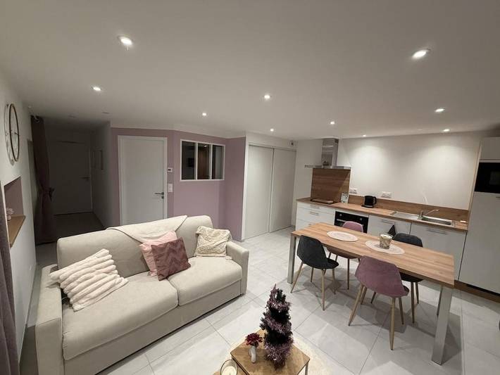 Gîte pour 4 personnes, avec jardin à Rosnoën