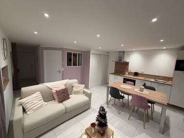 Gîte pour 4 personnes, avec jardin à Rosnoën