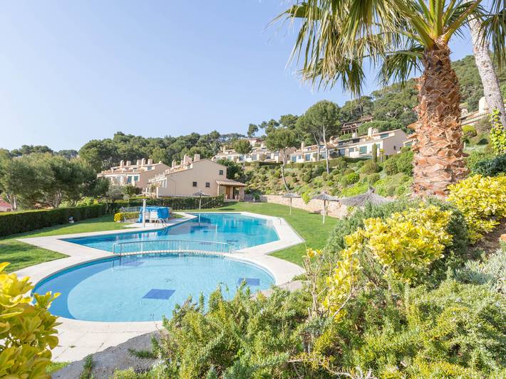 Villa für 8 Personen, mit Pool und Terrasse sowie Garten - 1