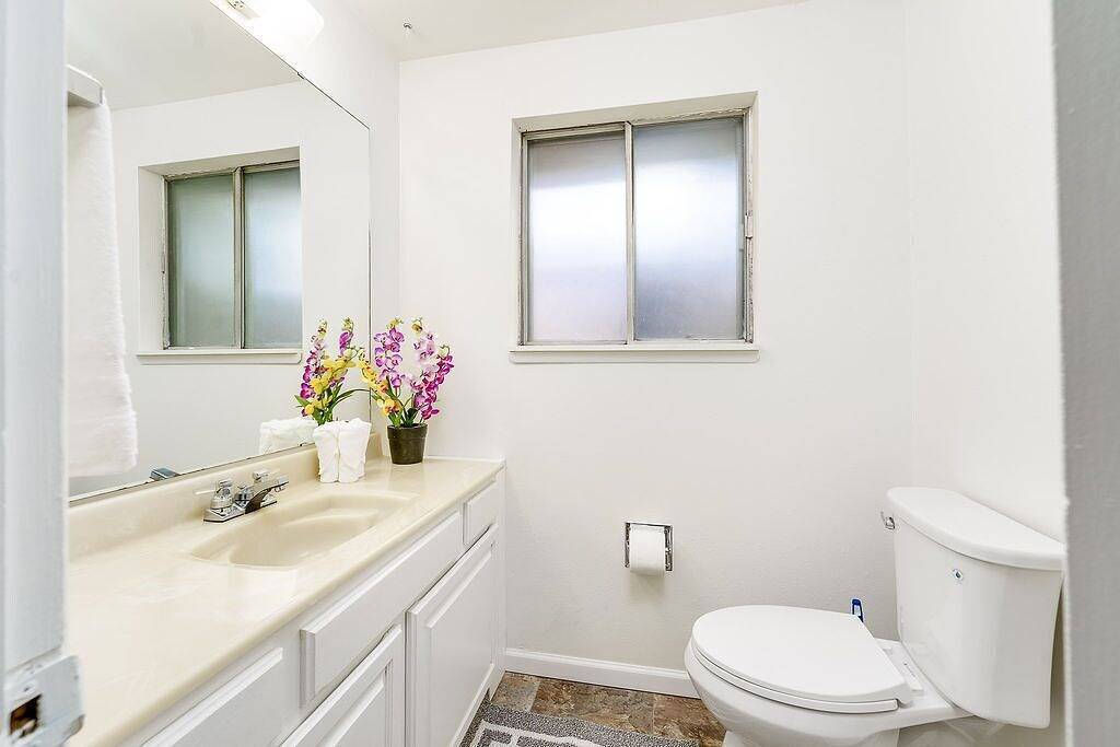 🌟Newly Renov✔️Lg Mstr Br✔️3 Br ✔️Wifi ✔️✈️ ✔️ Mall ✔️Ac ✔️Hot tub🌟 in SeaTac, King County