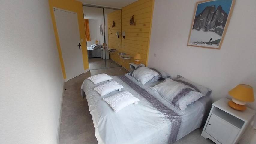 Gîte pour 4 personnes, avec piscine ainsi que vue et jardin à Bielle (Pyrénées-Atlantiques) - 3