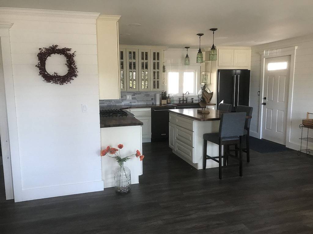 “Otter Getaway”\ncozy Damariscotta Lake Year Round Cottage in Lincoln County (Maine)