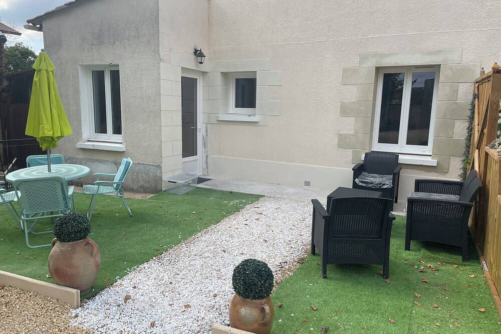Ganze Wohnung, 🏡 Maison \"L'Écolier\" - Terrace & private parking - 10 min from Futuroscope in Beaumont, Vienne