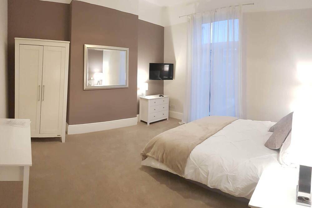 Helles, luftiges und geräumiges Zimmer. Zentral gelegen in Portsmouth, Südostengland
