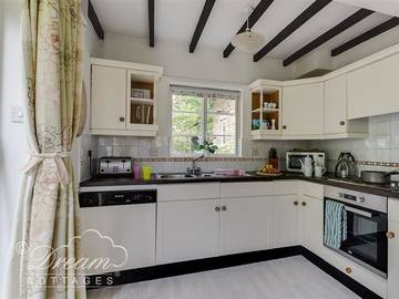 Holiday Home for 8 People in Jurassic Coast, South West England, Photo 2