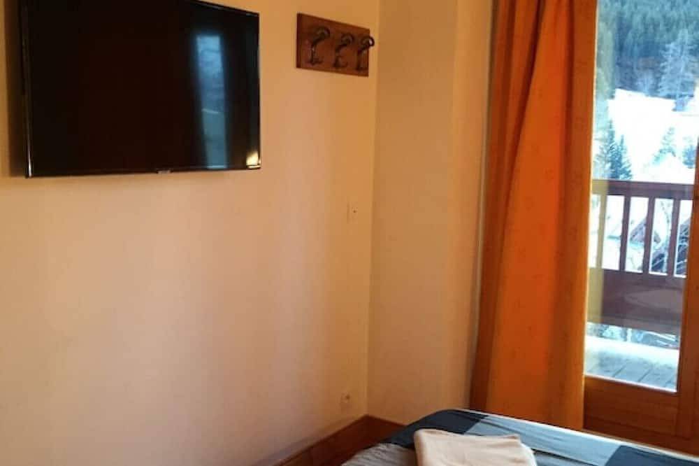 Entire apartment, Ski in Ski Out Luxury Apartment with South West Facing Balcony! in Oz, Écrins National Park