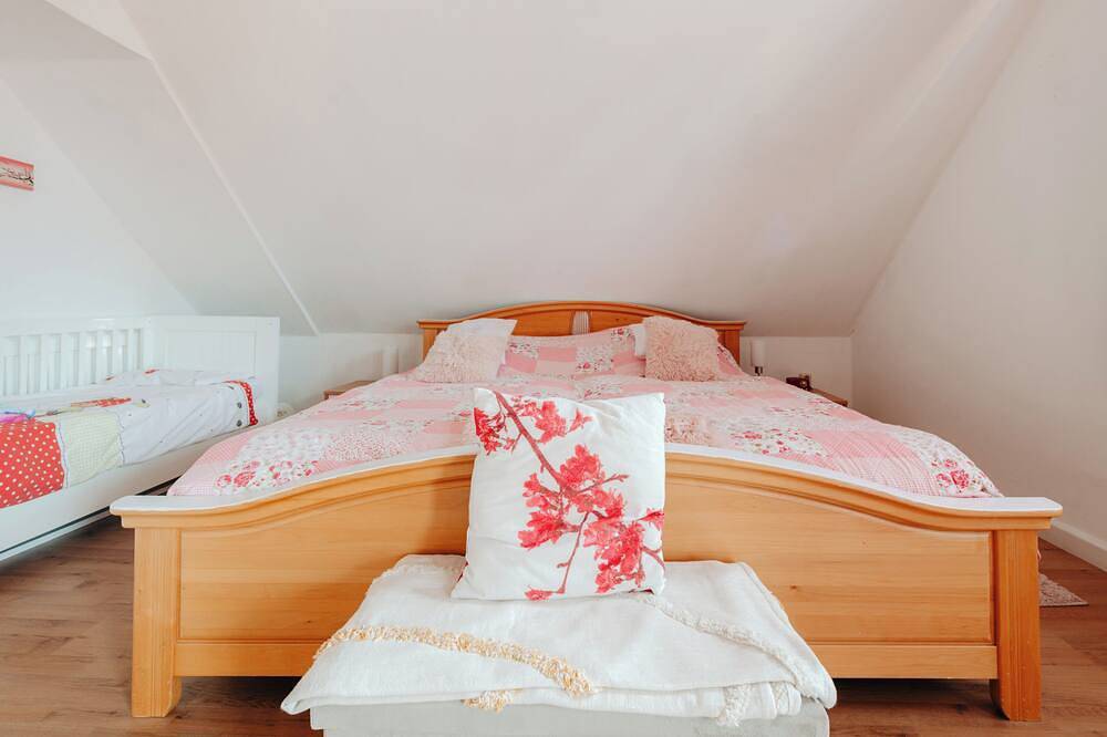 Ganze Wohnung, Fewo - 3 Zimmer, 2 Bäder, 1 Küche, große Dachterrasse und Carport. in Osterode, Harzvorland