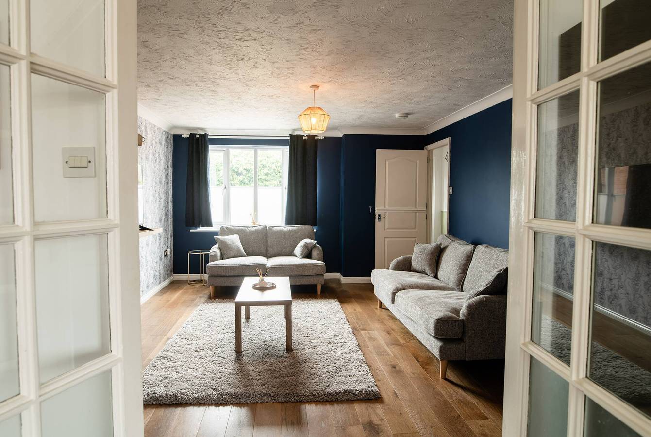 Charming 3-Bedroom House with Jacuzzi in Stewartby in Bedford