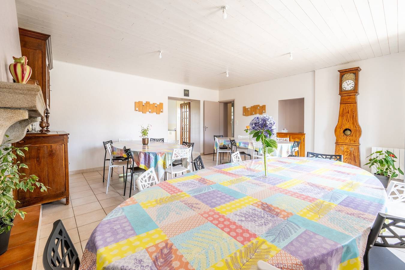 Holiday Home 'Gîte La Clé Des Champs' with Private Terrace and Garden in Saint-Étienne-du-Bois, Loiredalen