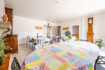 Maison De Vacances pour 22 Personnes dans Saint-Étienne-du-Bois, Vallée de la Loire, Photo 2