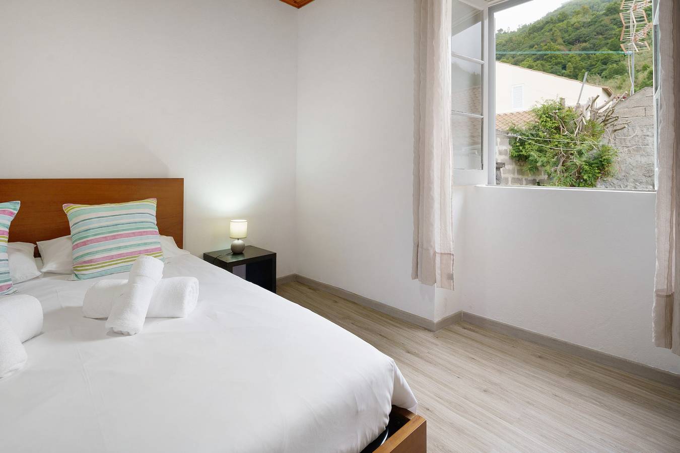 Vakantiehuis 'Casa Flor de Laranjeira' met gedeeld terras, wifi en airconditioning, foto 11