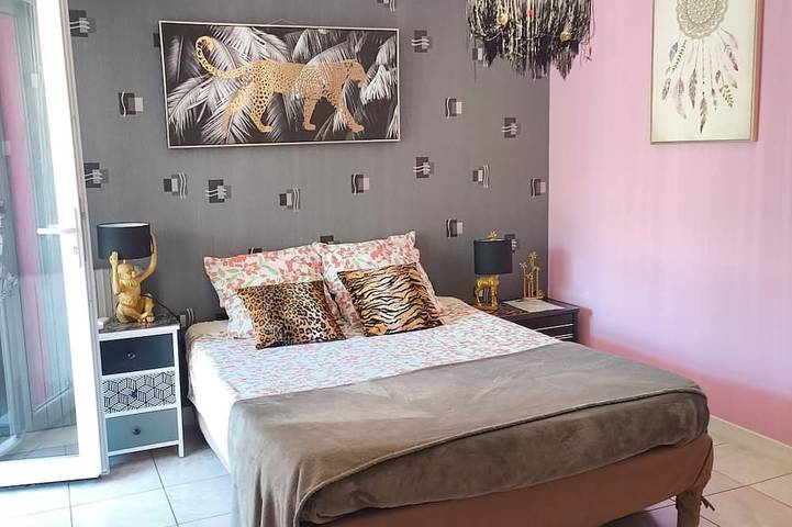 Maison de vacances pour 6 personnes, avec jacuzzi et piscine ainsi que terrasse et jardin dans Allier - 3