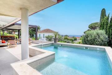 Villa pour 6 personnes, avec jardin ainsi que vue et piscine dans Le Lavandou