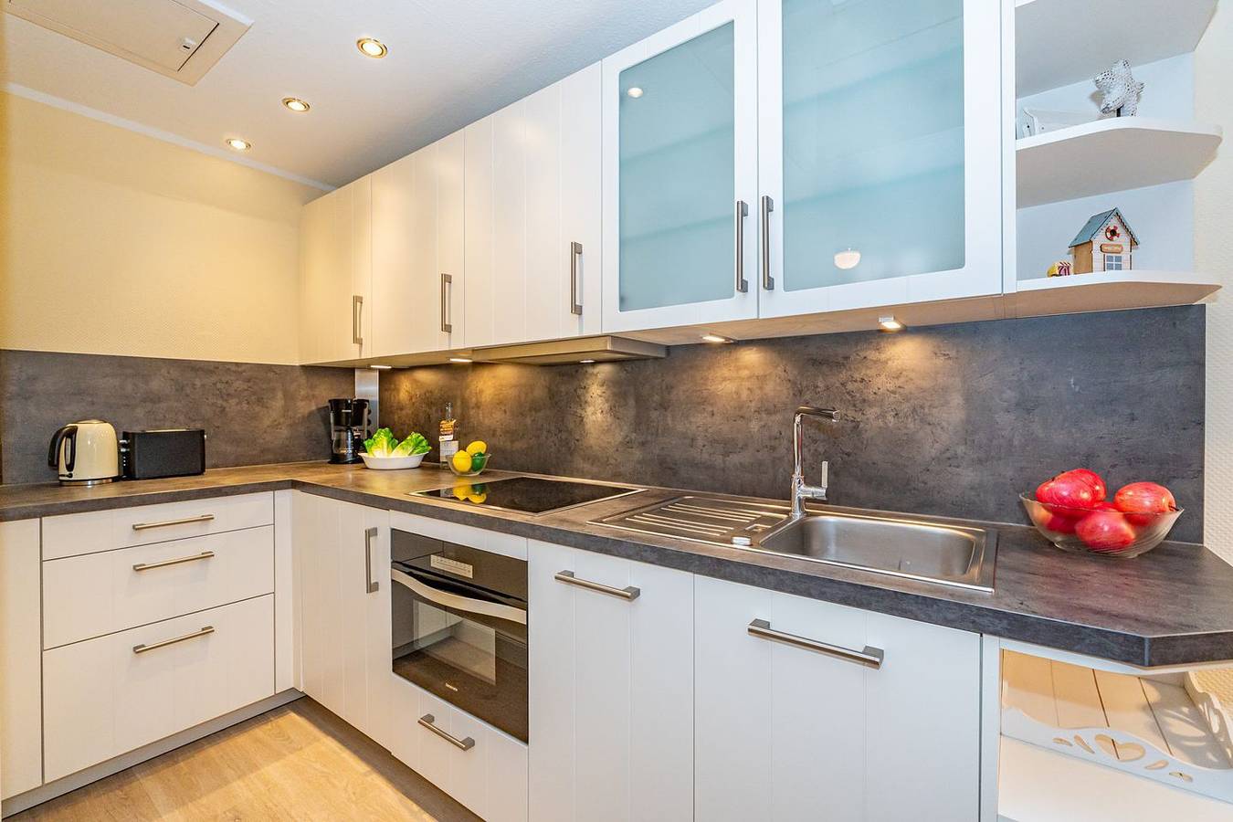 Ganze Wohnung, 2-Zimmer-Ferienwohnung für max. 4 Personen mit Balkon. - nur 300 bis zum Strand! in Westerland, Sylt (Gemeinde)