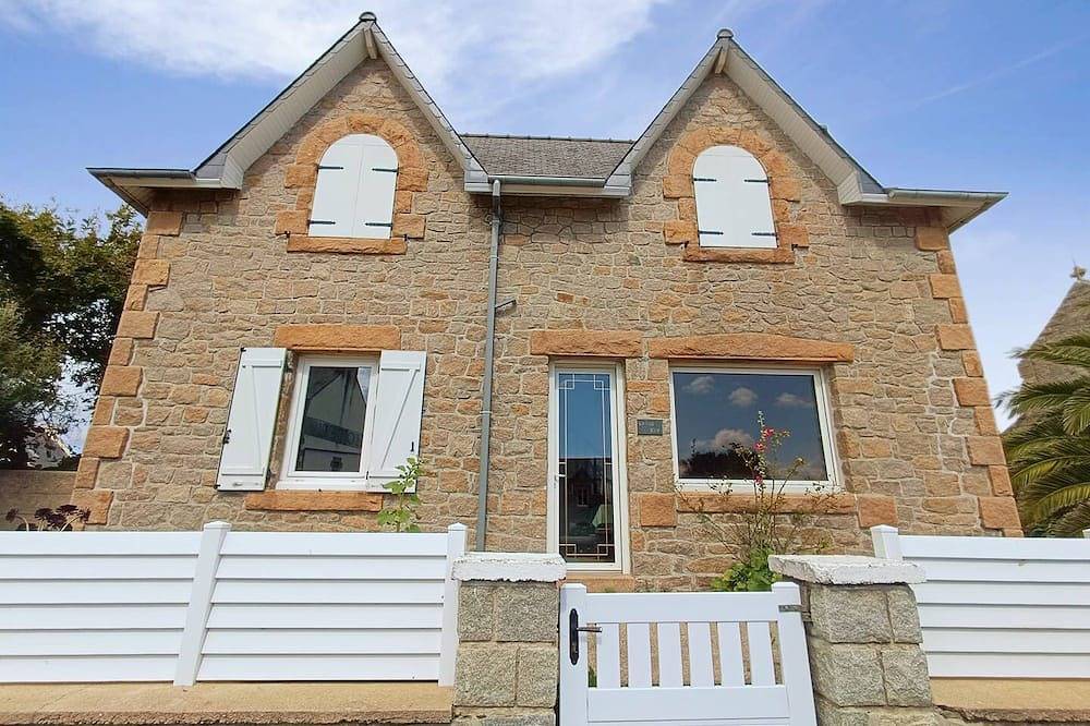 House with Wifi, garden, terrace at l'Ile Grande - Pleumeur-Bodou in Île-Grande, Pleumeur-Bodou