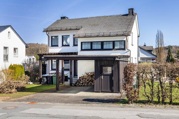 Entire apartment, Upstairs Apartment with Private Balcony and Internet in Brilon, Hochsauerlandkreis
