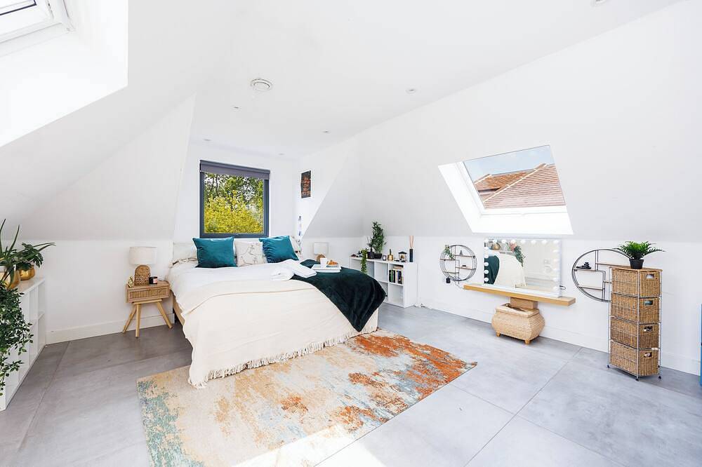 Luxury 3-Bedroom House with Large Garden & Outhouse in St Albans in Hertfordshire