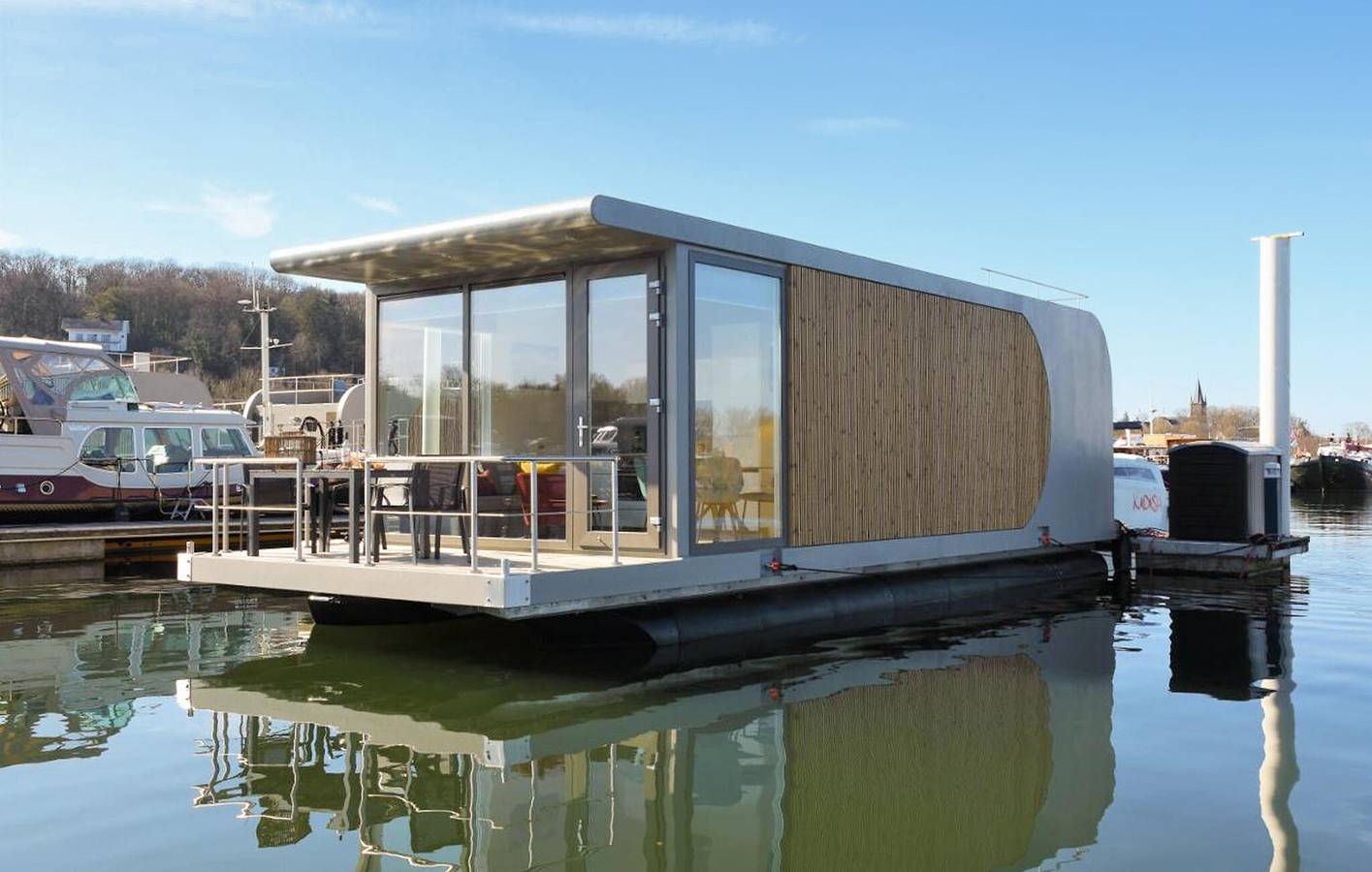 Houseboat for 5 people with view in Maastricht, Limburg (Netherlands)