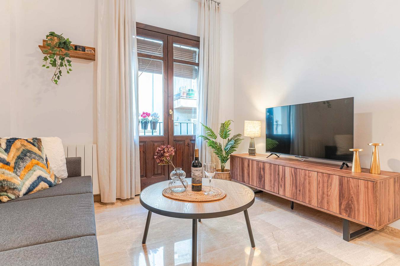 Apartamento inteiro, Apartamento 'Calle San Isidro, 59' com Varanda, Wi-Fi e Ar Condicionado in Granada, Granada Província