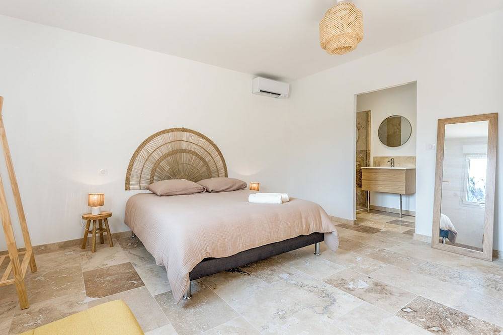 Mas Acquaviva, Air-Conditioned, Sleeps 10, Pool at \"Domaine des Pourpiasses\" in Monteux, Vaucluse