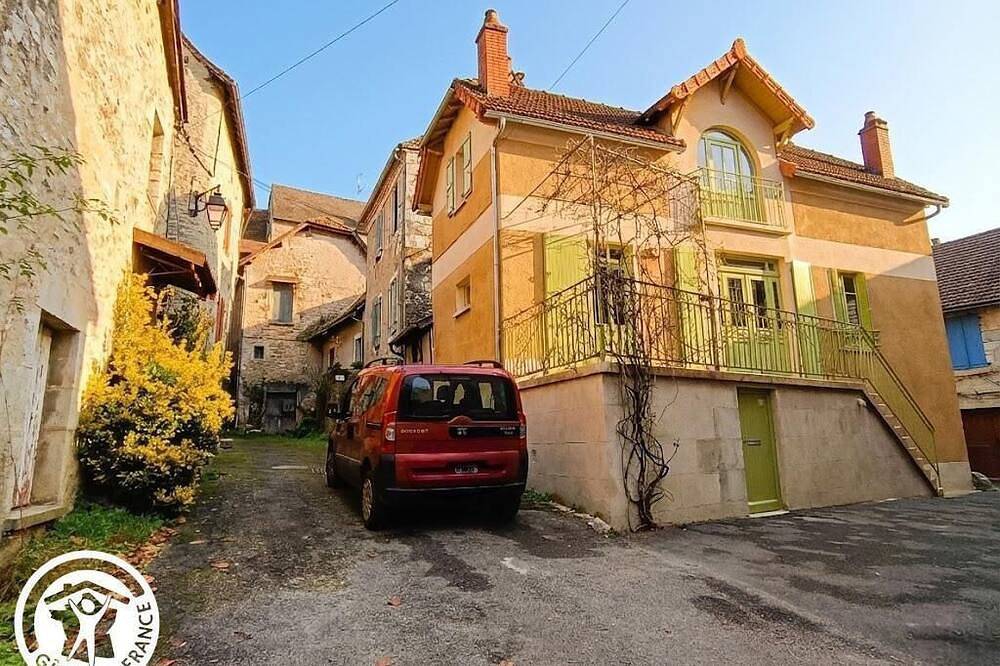 Les deux Girafes - Cajarc in Cajarc, Parque Natural Regional Causses du Quercy