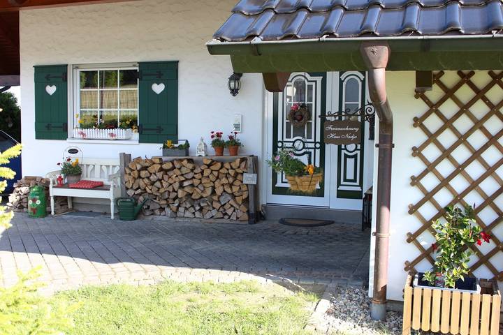 Ferienwohnung für 2 Personen, mit Balkon/Terrasse und Terrasse sowie Garten in Winterberg