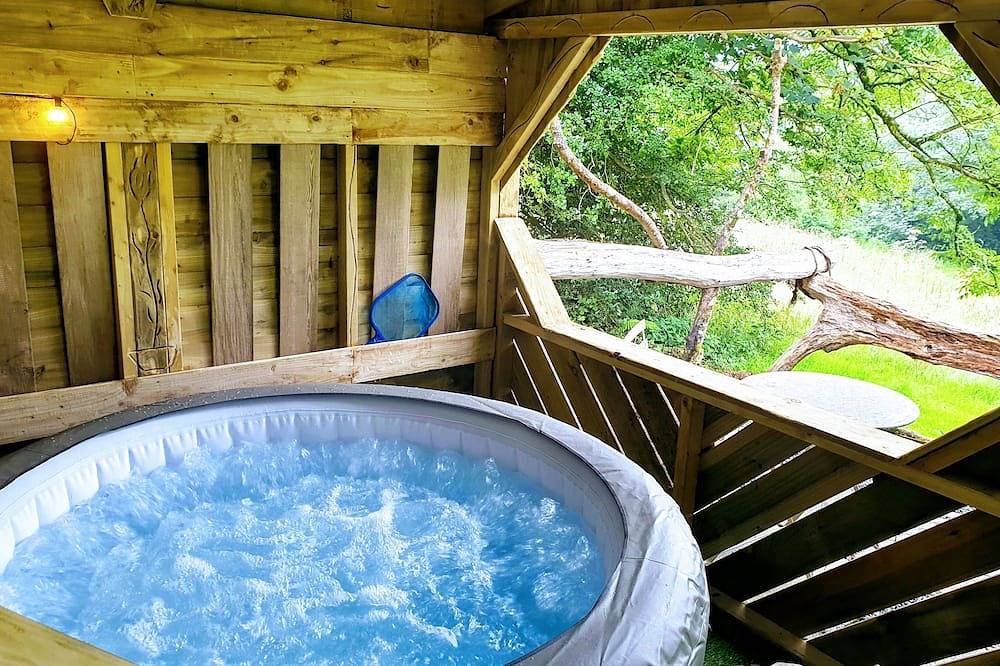 The Potting Shed nr Tenby: Hottub, 100\"Projector, 4Posterbed in Pembrokeshire