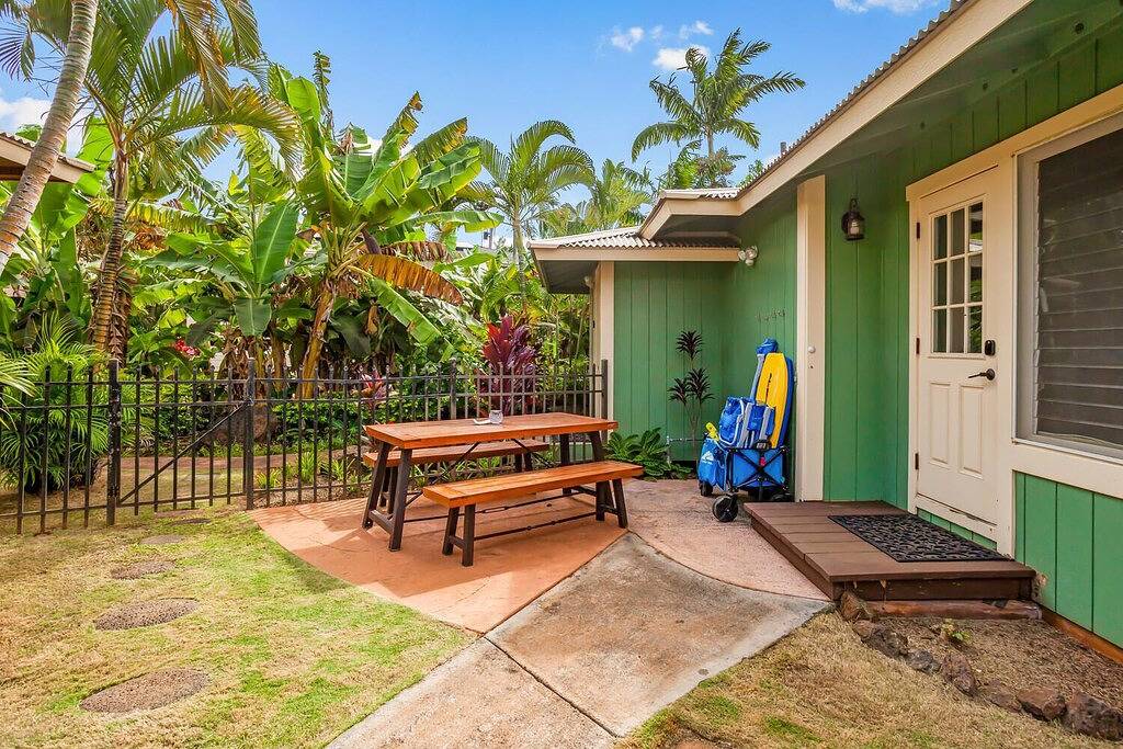 Koolkondo Beach Bungalow with Pool by the beach in Poipu, Koloa