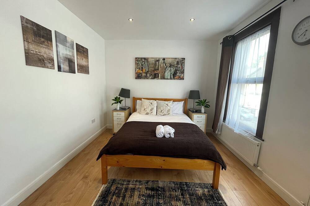 Beautiful house with 5 bedrooms and Living Room! in London, Südostengland