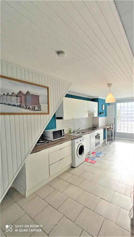 Location de vacances pour 4 personnes, avec piscine ainsi que vue et jardin à Saint-Julien-les-Rosiers - 4