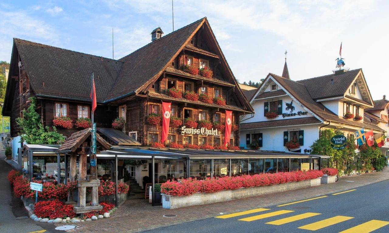 Swiss-Chalet Merlischachen - Historik Chalet-Hotel Lodge in Küssnacht (SZ), Vierwaldstättersee