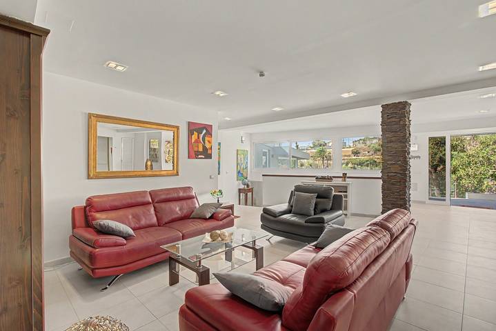 Villa vacacional 'Parralito Garden Oasis' con vistas a la montaña, Wi-Fi y aire acondicionado in Ingenio, Gran Canaria Este