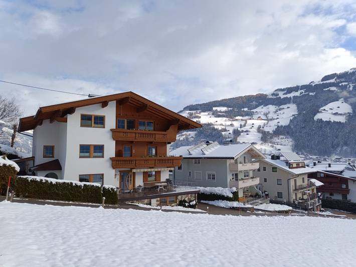 Ferienwohnung für 5 Personen, mit Balkon in Schwendau