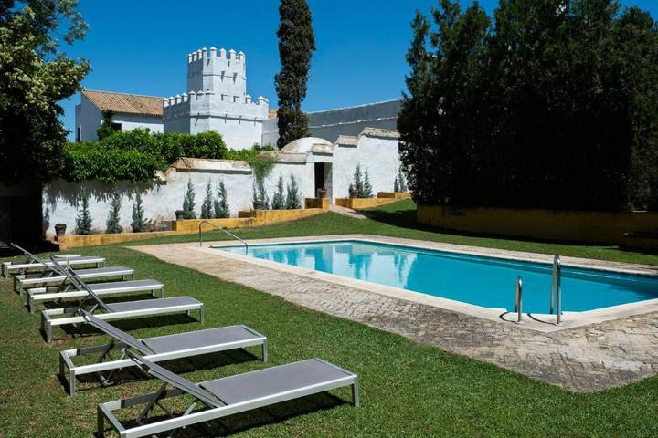 Apartamento para 4 personas, con Terraza y Jardín además de Piscina y Vistas en Guillena
