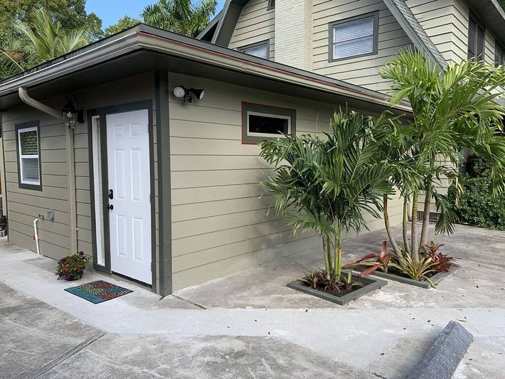 Vacation rental for 2 people, with terrace and garden as well as hot tub in Fort Myers