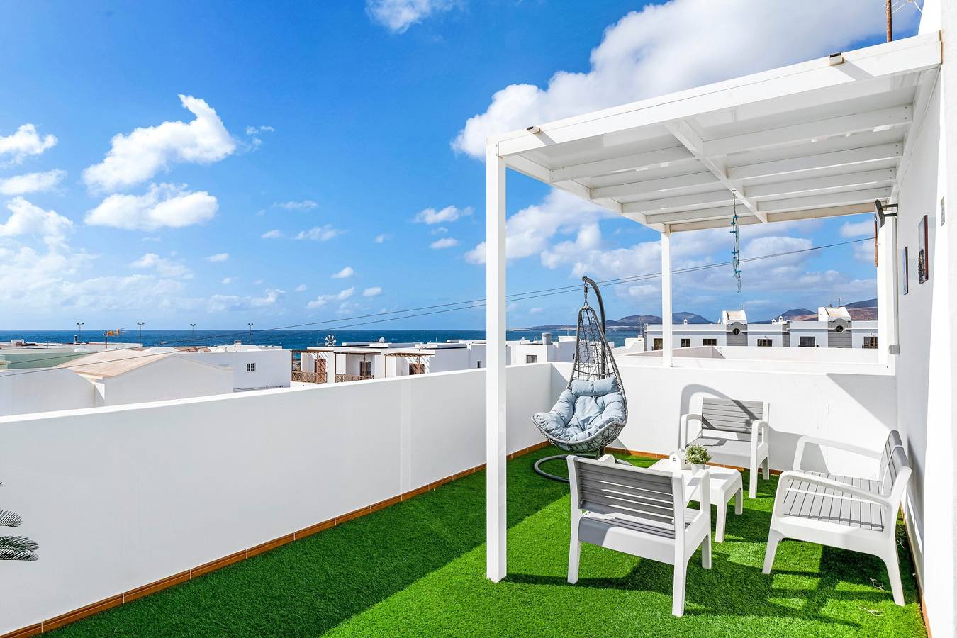 Maison de vacances Casa Alvaria avec vue sur mer et montagne, Wi-Fi et terrasses in Punta de las Mujeres, Haría