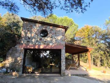 Casa rural para 4 personas, con terraza y jardín además de piscina y vistas en Valles Oriental