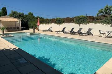 Gîte pour 8 personnes, avec jardin à Villelaure