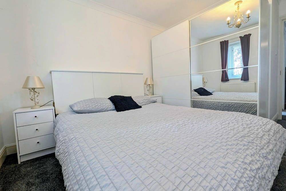 Ganze Wohnung, Stylish 5Bdr Retreat with Parking and Fast Wifi in Sutton (London), London