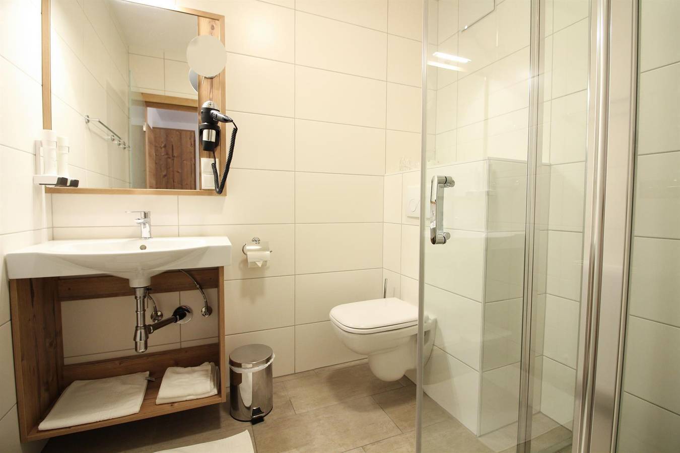 Doppelzimmer mit Dusche, Wc in Puch bei Hallein, Tennengau