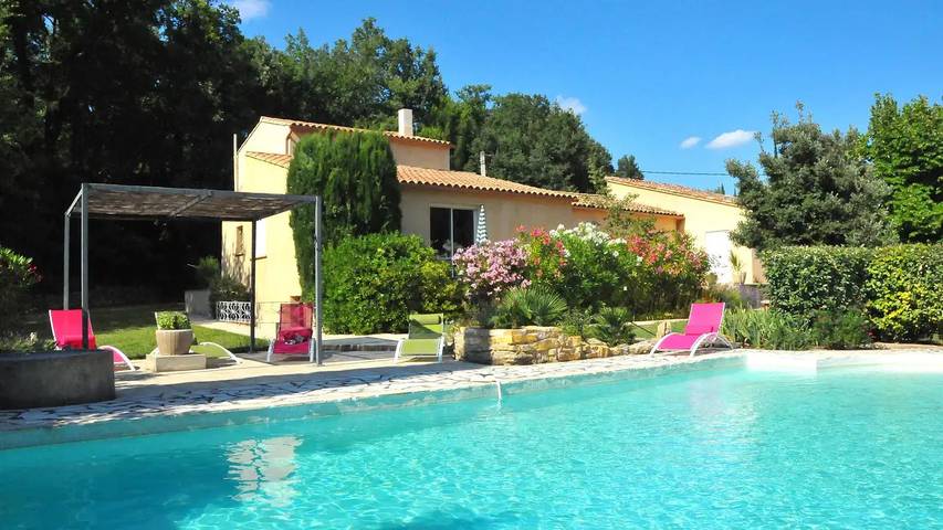 Ferienhaus für 8 Personen, mit Pool und Garten, mit Haustier
