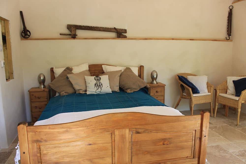 Magnifique chalet avec piscine privée et terrasses extérieures. Tout neuf! in Saint-Antonin-Noble-Val, Quercy