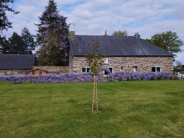 Gîte pour 11 personnes, avec jardin, animaux acceptés à Plélan-le-Grand