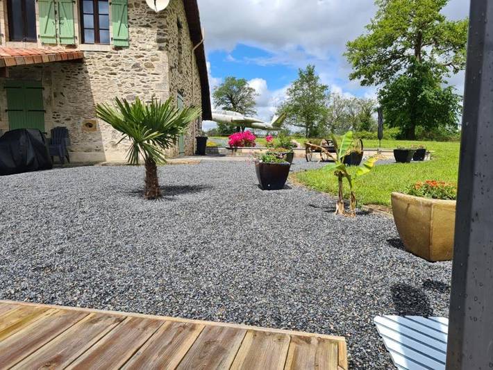Location de vacances pour 6 personnes, avec piscine et vue sur le lac ainsi que jardin et vue, animaux acceptés dans Lac de Lavaud - 2