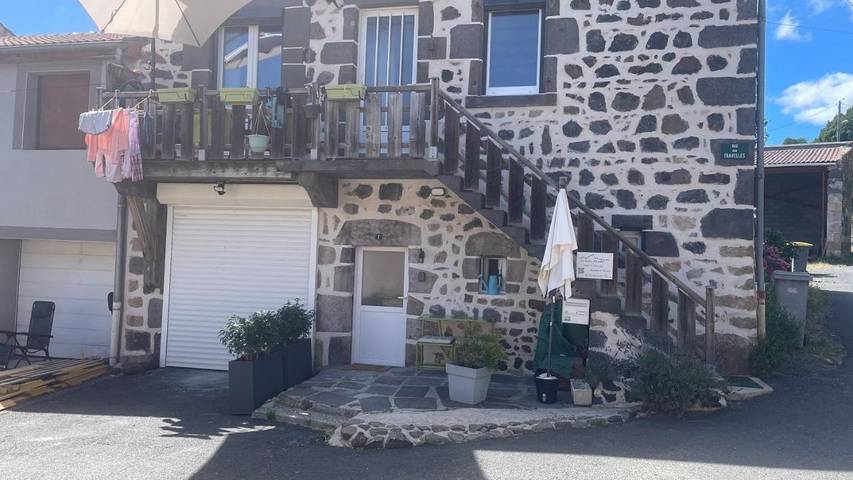 Gîte pour 3 personnes, avec terrasse à Orcines - 2