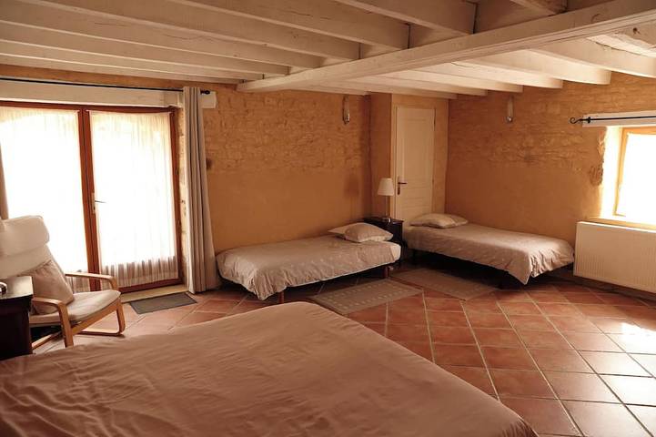 Altes befestigtes Bauernhaus aus dem 17. Jahrhundert, beheizter Pool mit Panoramablick in Saint-Amand-de-Coly, Coly-Saint-Amand
