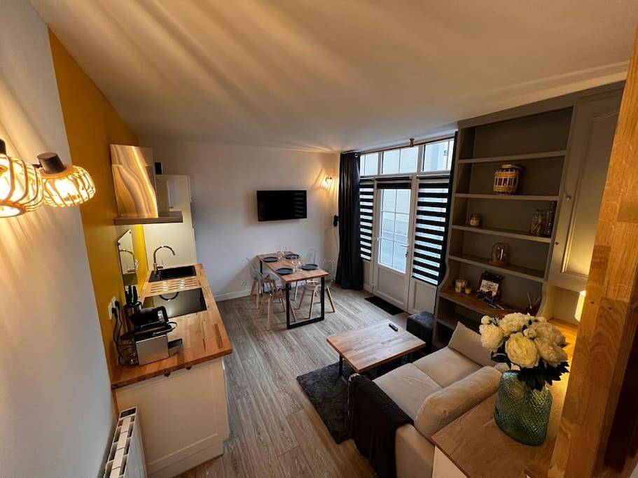 Appartement entier, Grand Studio Ceo Bauer, en plein centre de Sainte-Mère-Eglise pour 2 pers in Sainte-Mère-Église, Région de Cherbourg