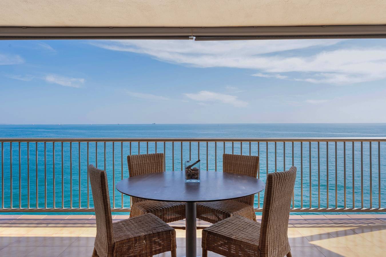 Appartement 'Paradisaco 28 aan Zee' met zeezicht, Wi-Fi en airconditioning in Salou, Costa Dorada