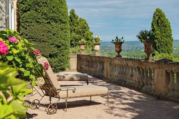Château pour 10 personnes, avec balcon ainsi que piscine et jardin dans le Gard