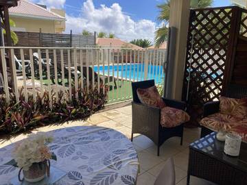 Gîte pour 2 personnes, avec terrasse et piscine à Manapy les Bains